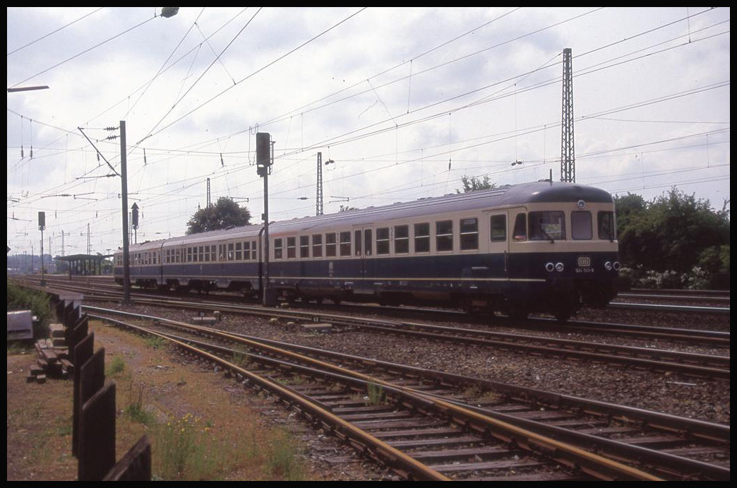 624503, ein VT der Vorserie, fährt hier am 12.6.1992 in Lengerich nach Osnabrück weiter.