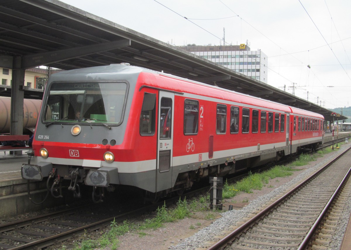 628 264 steht am 27. August 2013 als RB nach Crailsheim im Wrzburger Hbf.