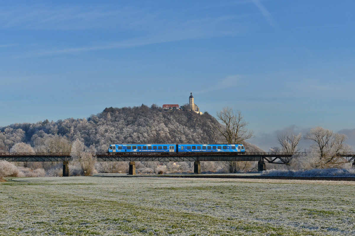 628 423 als RB nach Bogen am 05.12.2016 auf der Donaubrücke bei Bogen. 