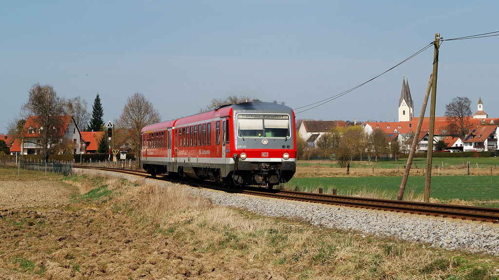 628 432 mit S-Bahn, A-Linie (29321) bei Markt Indersdorf (21.03.2014)