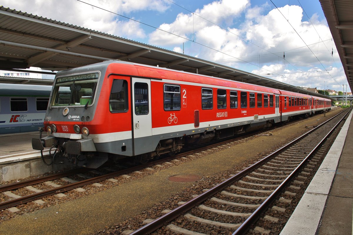 628 633-9 und 928 656-7 haben am 6.8.2017 als RE66 (RE5809) von Szczecin Glowny den Bahnhof Berlin Lichtenberg erreicht.