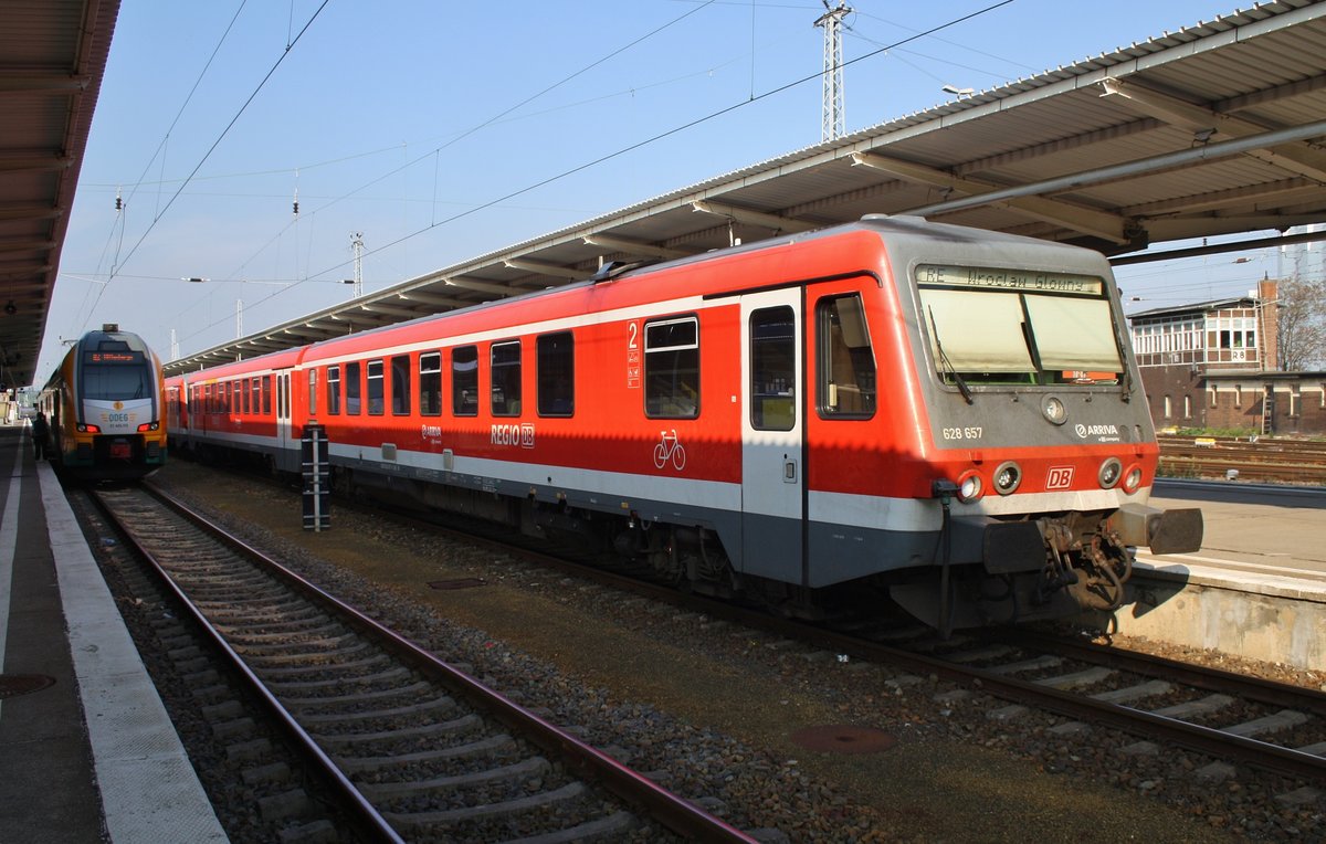 628 657-8 steht am Morgen des 14.5.2017 zusammen mit 928 656-7 als IRE5835  Kulturzug  nach Wroclaw Glowny in Berlin Lichtenberg bereit.