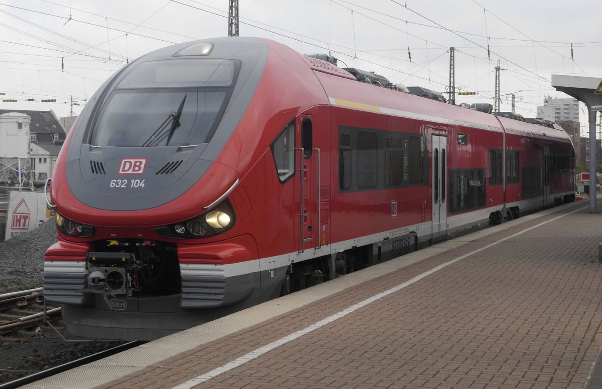 632 104 als RB 43 nach Dorsten (gehört neuerdings zum Sauerlandnetz und wird deshalb mit PESA LINK bedient) in Dortmund Hbf am 28.10.18.