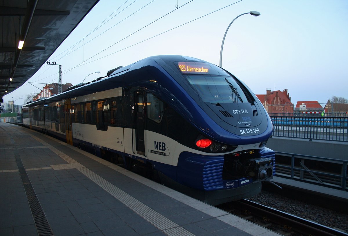 632 521-0 wartet am 11.3.2017 als RB25 (RB61169) nach Werneuchen in Berlin Ostkreuz auf Abfahrt.