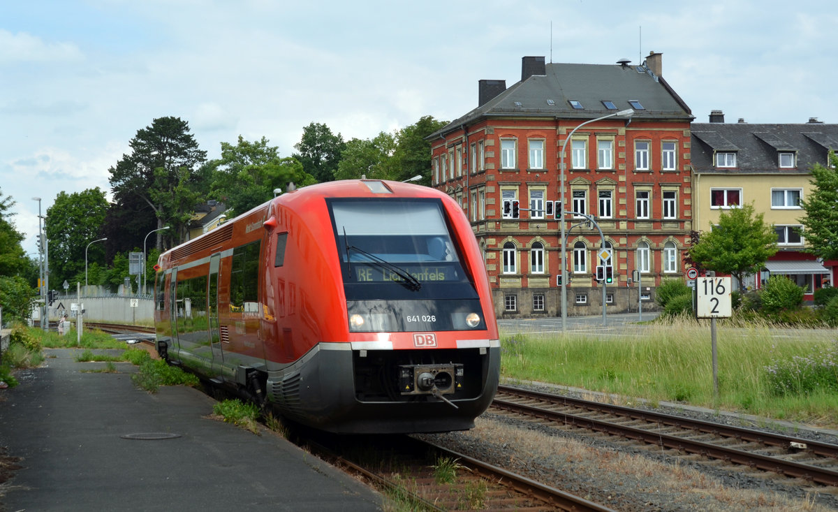 641 026, welcher am 17.06.18 von Hof aus nach Lichtenfels unterwegs war erreicht soeben den Haltepunkt Schwarzenbach.