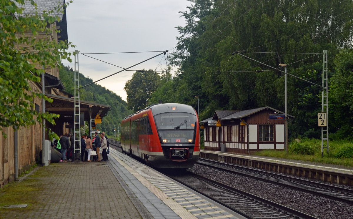 642 032 erreichte am 17.06.16 von Rumburk kommend den Haltepunkt Krippen wo eine Meute Fahrgäste den Triebwagen verließ. Anschließend setzte der Desiro seine Fahrt nach Decin fort.