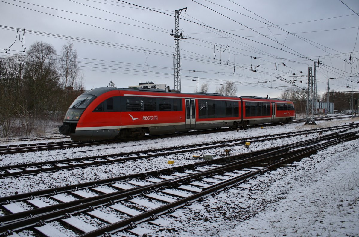 642 052-4 fährt am 3.2.2018 als RB11 (RB13115) von Wismar nach Tessin aus dem Rostocker Hauptbahnhof aus.