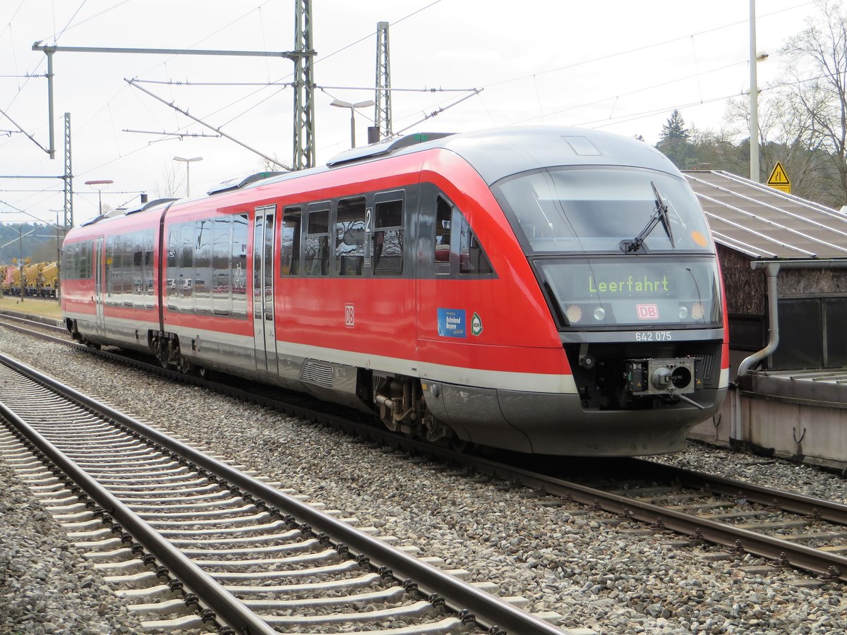 642 075 ganz frisch aufpoliert und glänzend in Roth am 11.03.2018 nach ihrem Dienst auf der Nebenbahn nach Hilpoltstein.