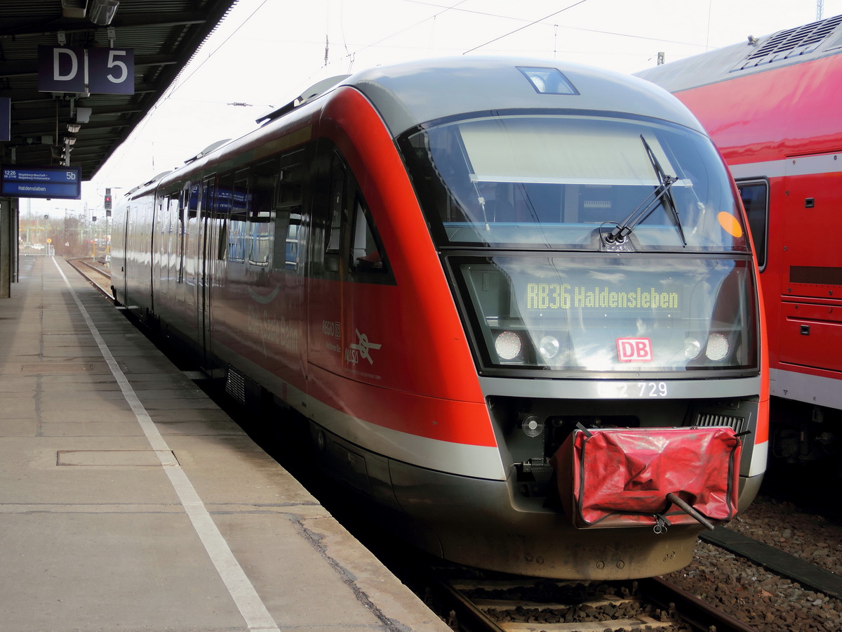 642 729 steht als RB 27746 auf Gleis 5b  am  21. Februar 2014 gegen 12.00 Uhr  im Hauptbahnhof von  Magdeburg zur Abfahrt  in Richtung Haldensleben bereit.
