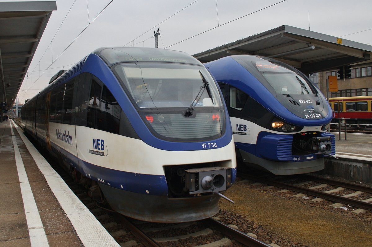 643 412-9 trifft am 11.2.2017 in Berlin Lichtenberg als RB25 (RB61155) von Berlin Ostkreuz nach Werneuchen auf 632 025-2 als RB26 (RB5162) von Kostrzyn nach Berlin Lichtenberg.