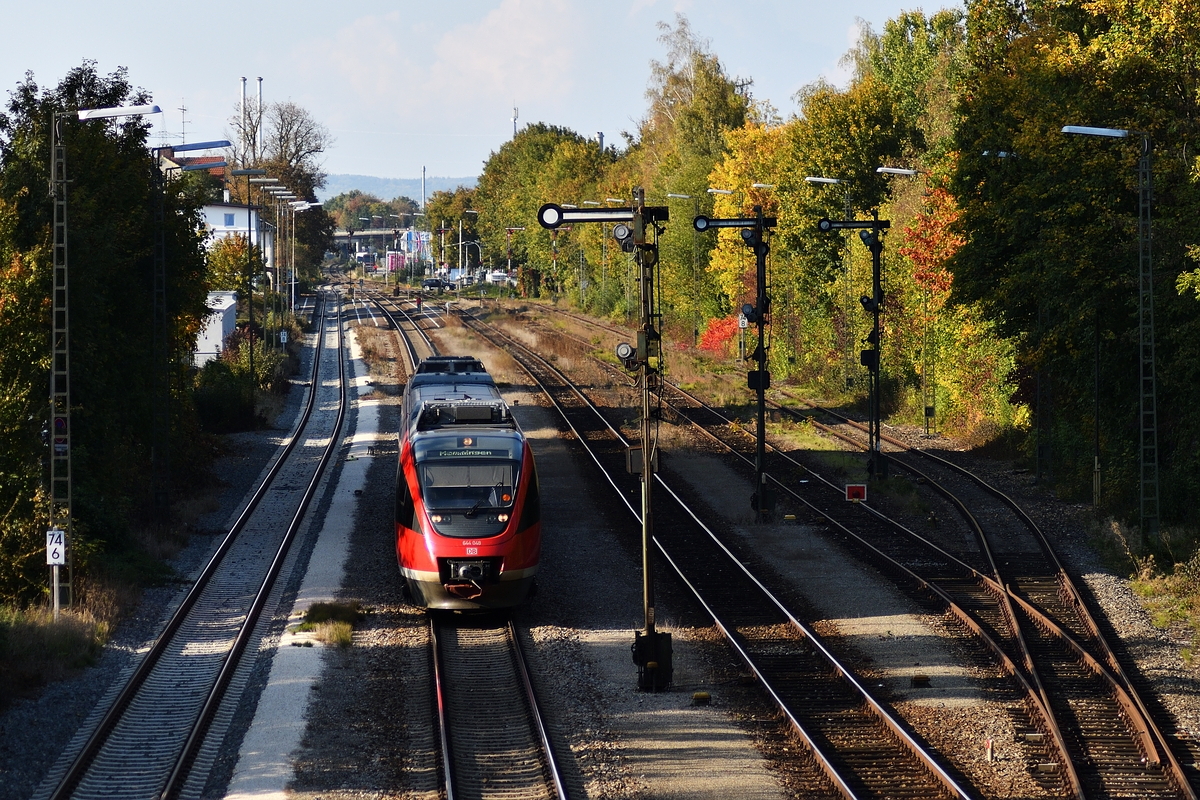 644 048 durchfuhr am 7. Oktober 2018 als RB nach Memmingen den Bahnhof von Senden.