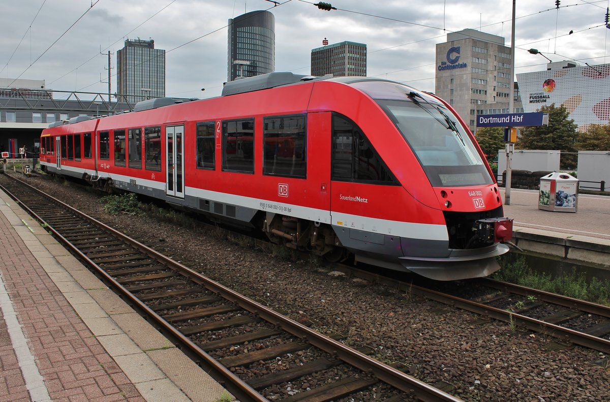 648 002-3 wartet am 18.8.2017 als RB53 (RB14627)  Ardey-Bahn  nach Schwerte(Ruhr) im Dortmunder Hauptbahnhof auf Abfahrt.