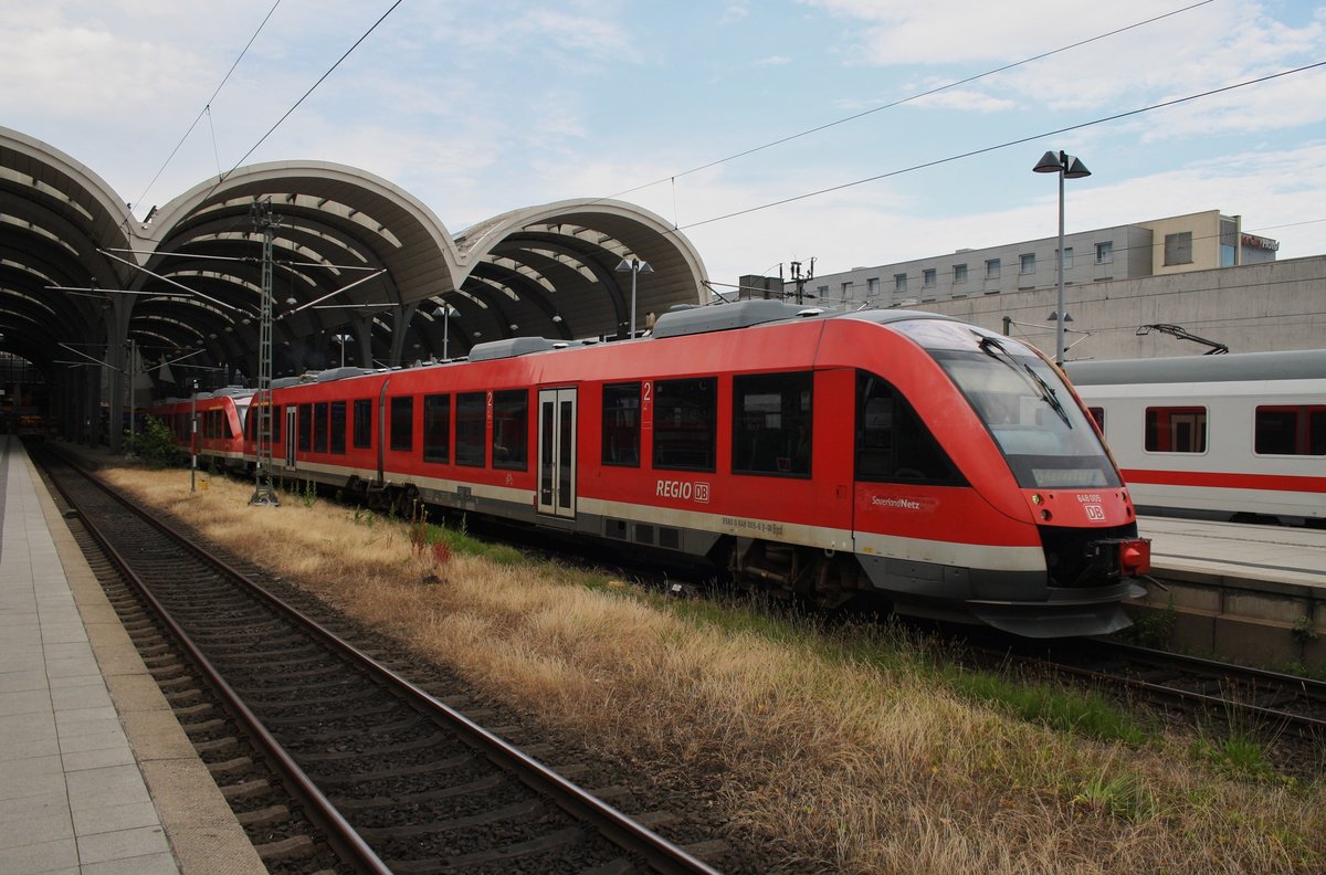 648 005-6 und 648 501-4 verlassen am Abend des 23.6.2016 zusammen als RB75 (RB21276) von Kiel Hauptbahnhof nach Rendsburg den Startbahnhof.