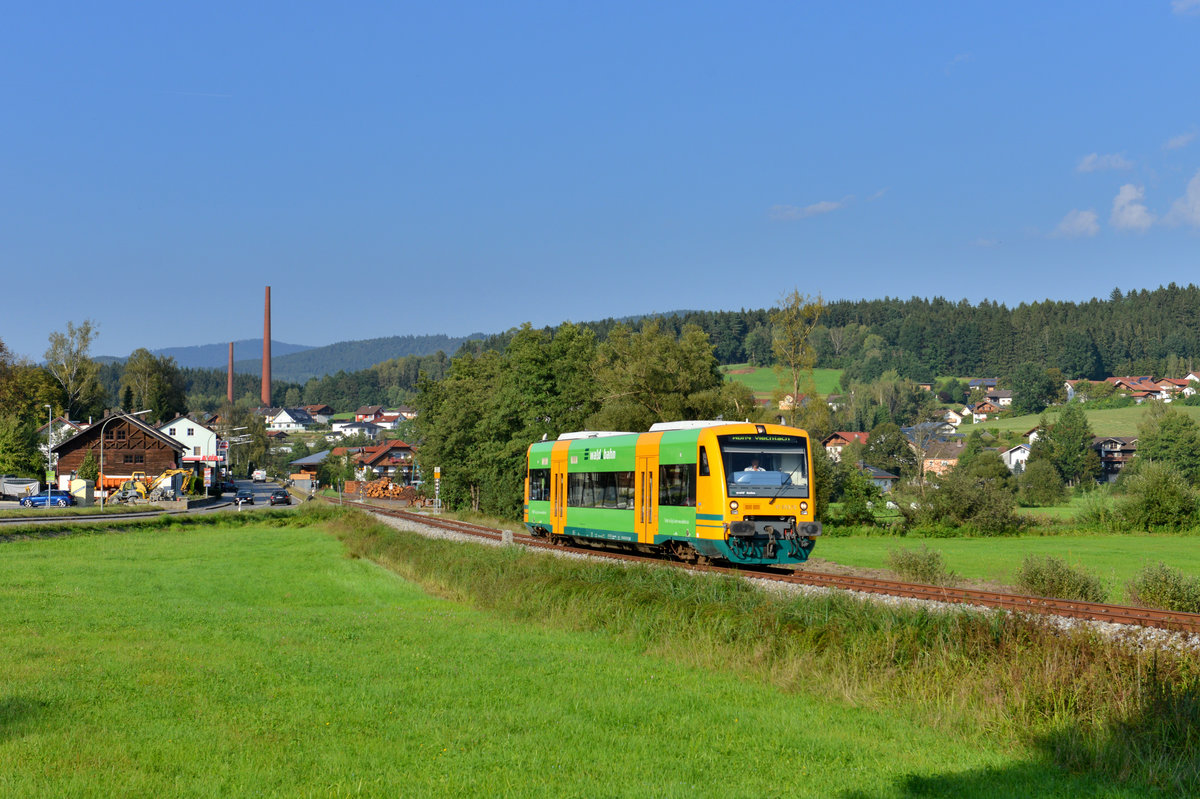 650 076 als WBA4 nach Gotteszell am 12.09.2016 bei Teisnach. 