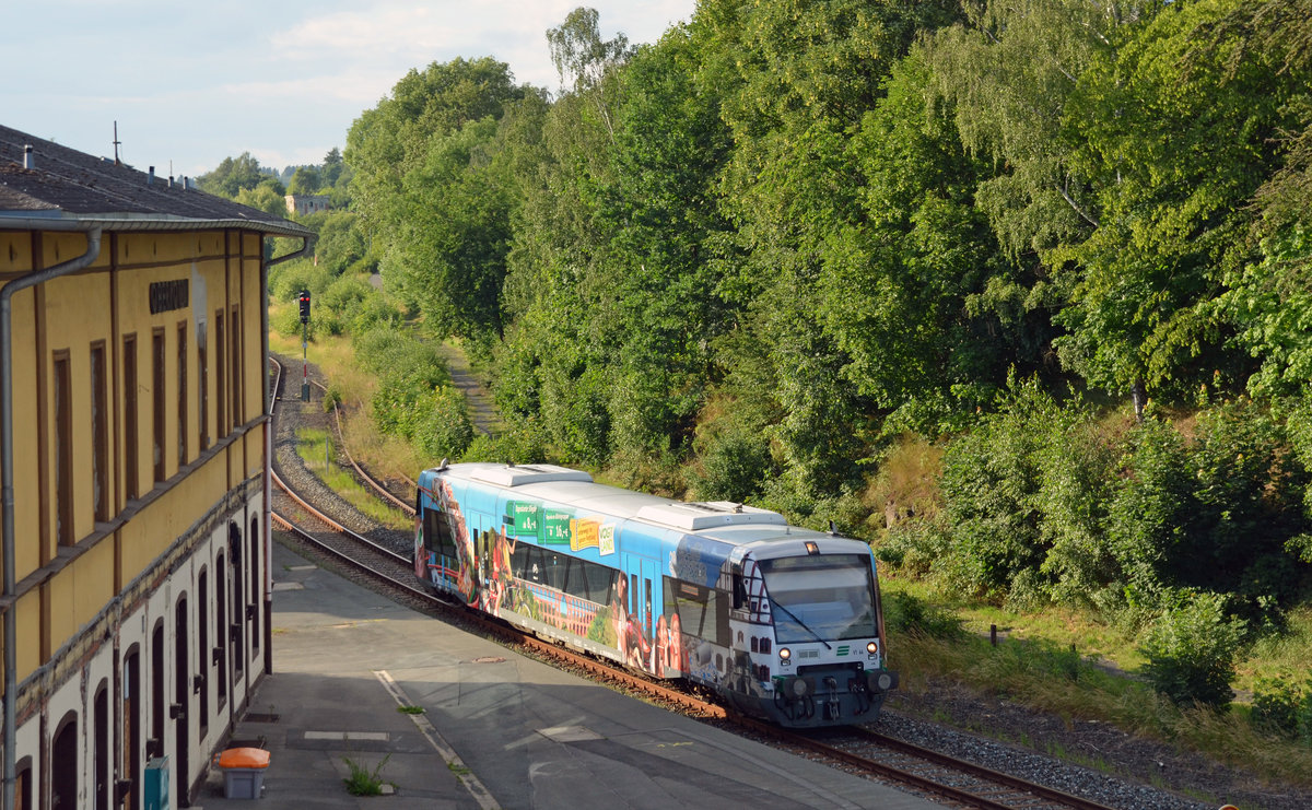 650 564 der Vogtlandbahn erreicht im Dienste der Oberpfalzbahn stehend am 18.06.18 den Bahnhof Oberkotzau. Anschließend ging die Fahrt über Selb und Cheb weiter nach Marktredwitz.