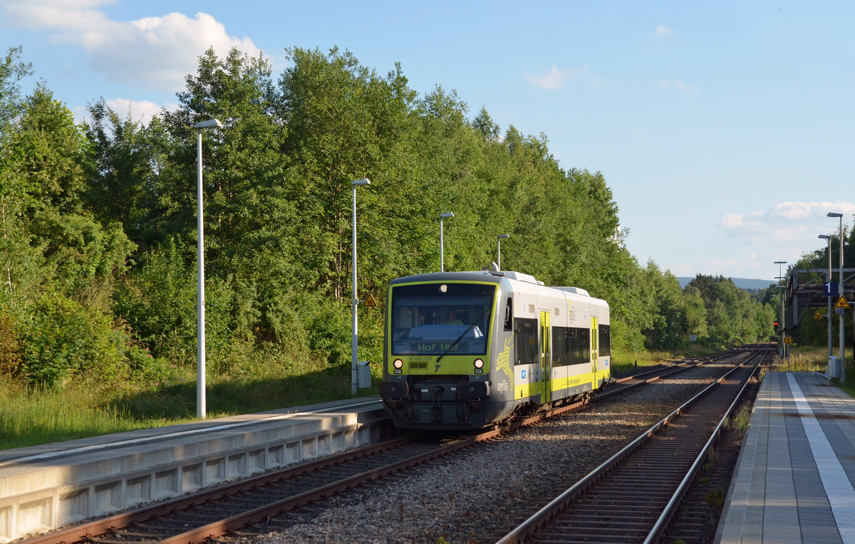 650 728 der agilis erreicht am Abend des 20.06.18 den Haltepunkt Schwarzenbach(Saale). Der  Triebwagen war von Münchberg aus unterwegs nach Hof.