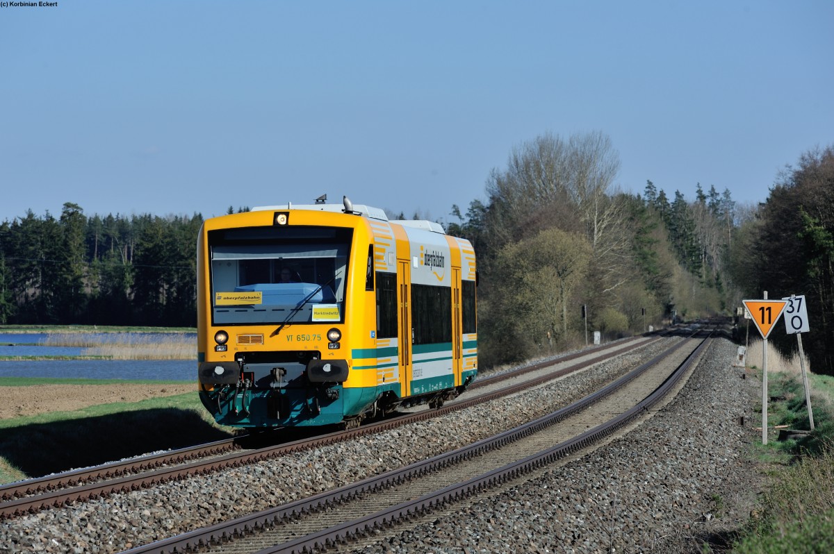 650.75 als Ersatzverkehr für die Oberpfalzbahn als OPB79732 von Regensburg nach Marktredwitz bei Oberteich, 20.04.2015