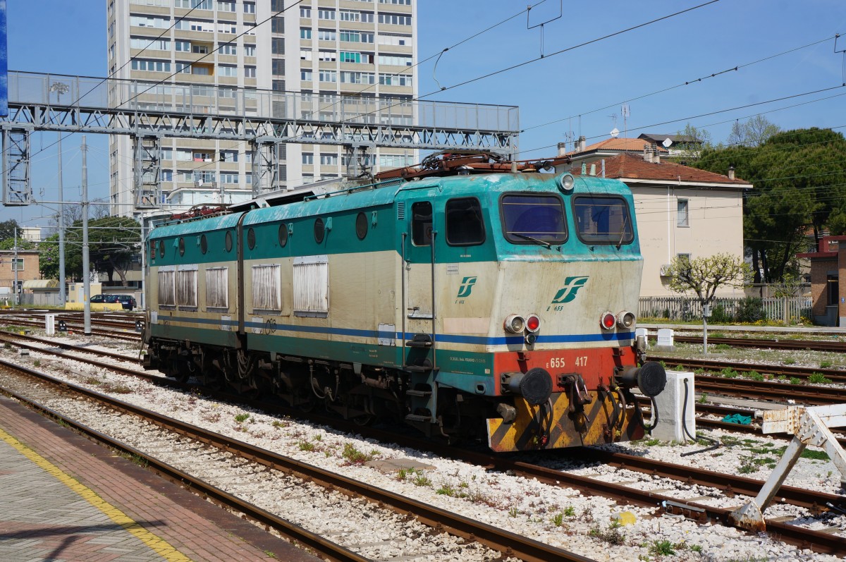 655 417 wartet in Rimini/Adria (Emilia Romagna) auf neuen Einsatz; 15.04.2015