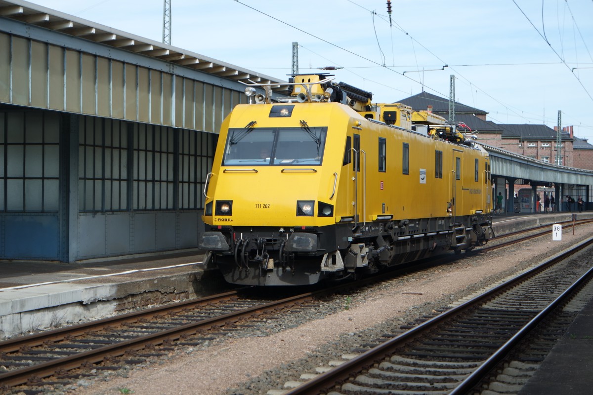711 202 rangiert am 27.08.2015 im Zwickauer Hauptbahnhof.