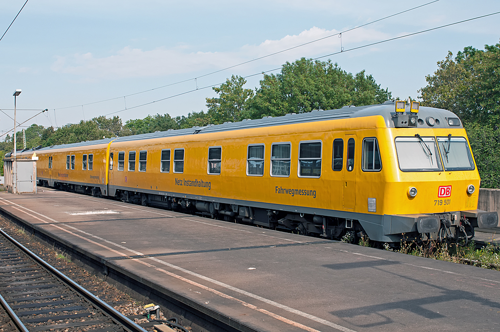 719 501-9 ( 99 80 9429 002-5 ), MAN 155874, Baujahr 1974, Eigentmer: DB Netz AG, Maschinenpool, 10115 Berlin, Bh Braunschweig, Schienenprfzug 2 - Umbau aus 614/914 >> Ultraschall-Schienenprfzug, 07.09.2013, Stuttgart Hbf