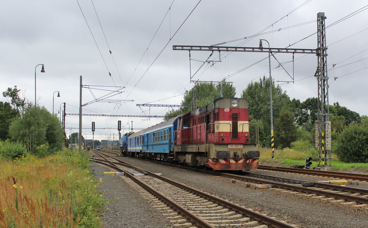 742 343-7 am 09.08.16 mit einem Bauzug in Tršnice.