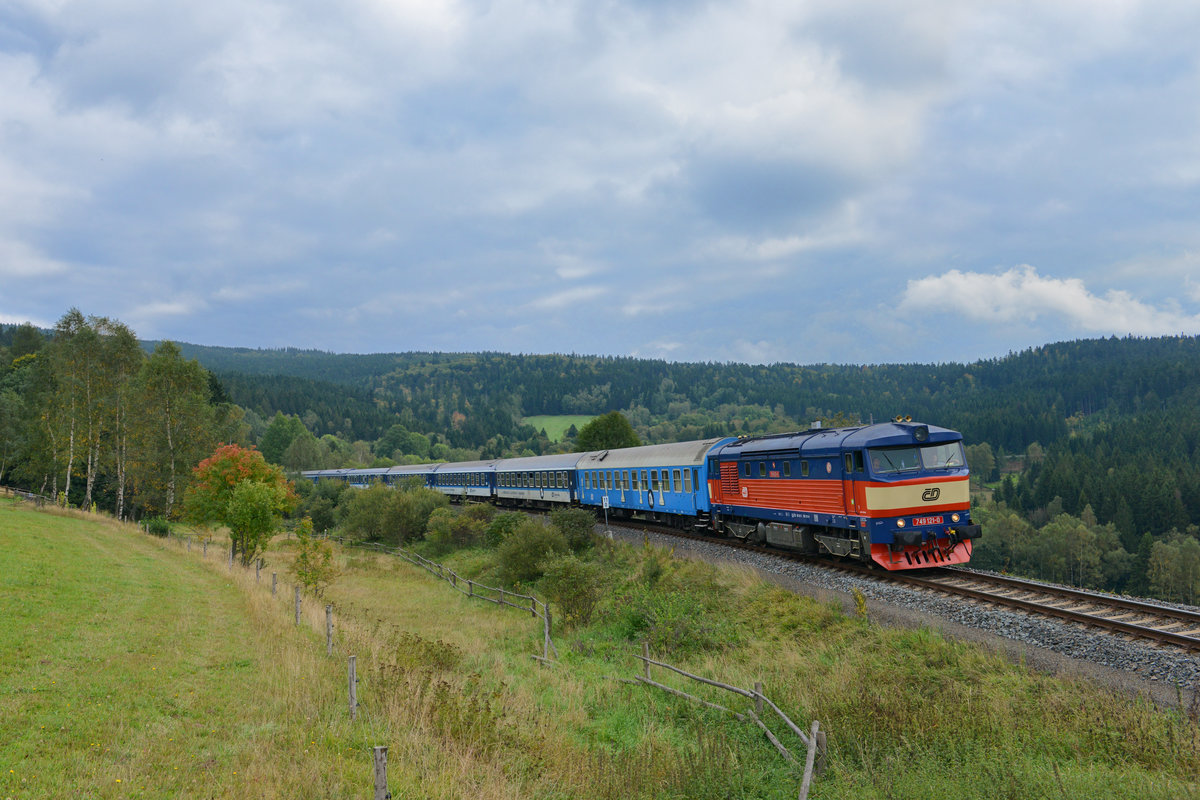 749 121 mit einem Sonderzug am 21.09.2017 bei Hamry-Hojsova-Brcalnik. 