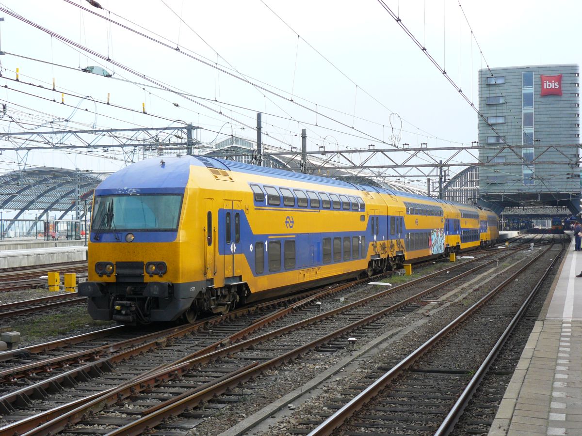 7517 Gleis 4 Amsterdam Centraal Station 20-09-2014.