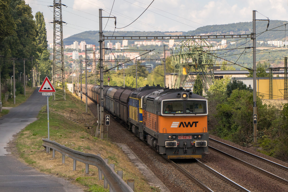 753 736-8 + 753 710-3 mit einem Kohlezug. Aufgenommen am 14. Juli 2018 in Usti nad Labem. 