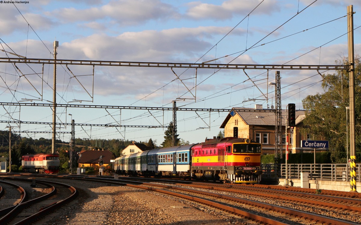 754 044-6 mit dem Os 9208 (Svetla nad Sazavou-Cercany) bei der Einfahrt Cercany 28.9.15