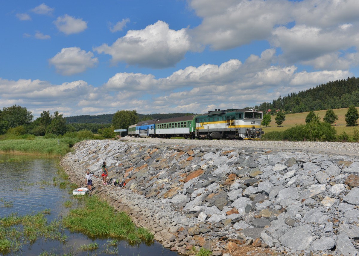 754 045 mit einem Os am 05.08.2015 bei Cerna v Posumavi. 