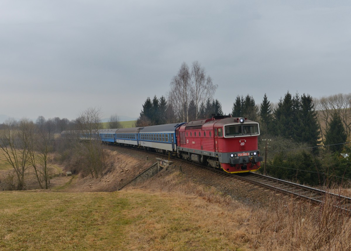 754 066 mit Os 7504 am 28.02.2015 bei Nyrsko.