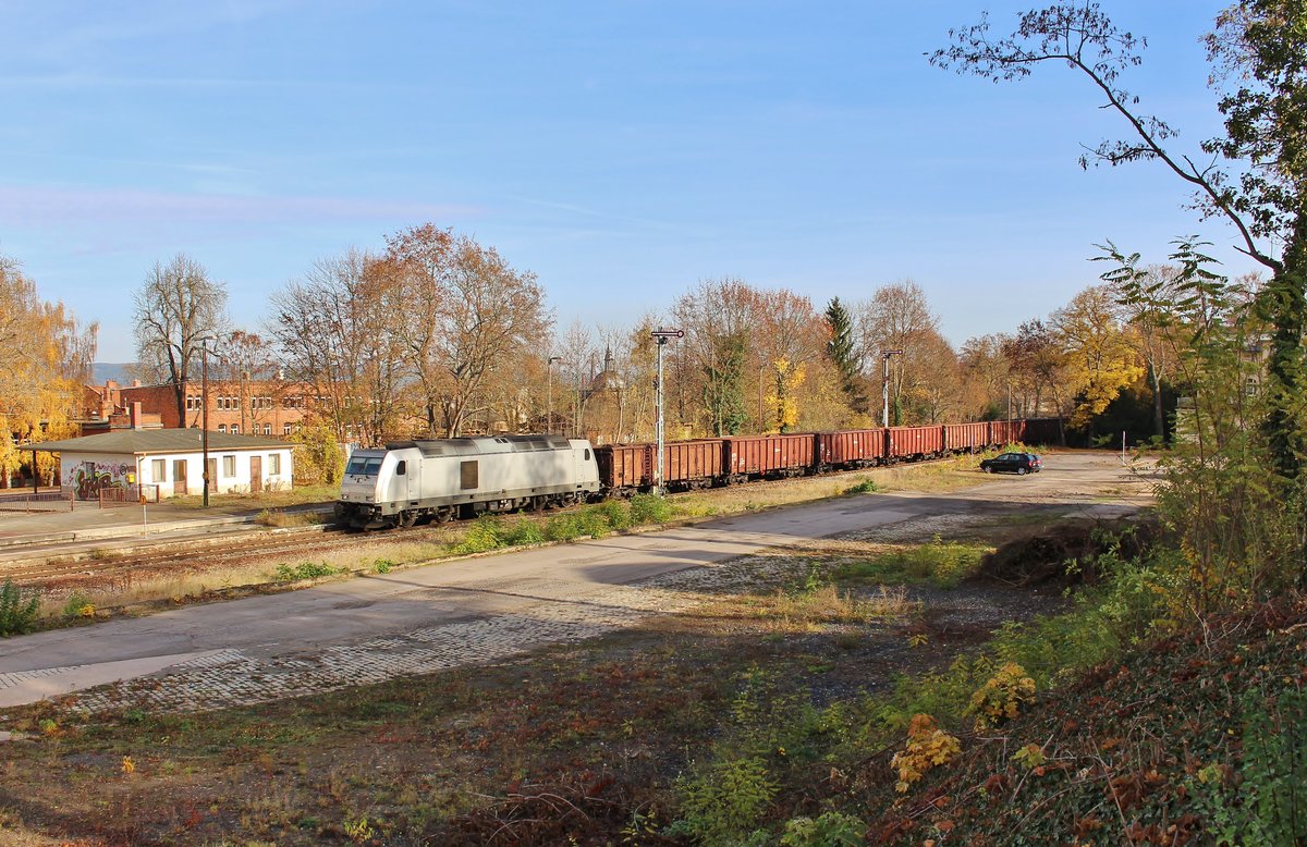 76 111 zu sehen am 10.11.18 in Pößneck oberer Bahnhof mit dem Schrottzug von Cheb/Cz nach Könitz. 