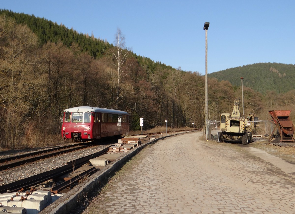 772 140 war am 20.03.15 wieder im Plandienst zwischen Rottenbach und Katzhütte eingesetzt. Hier zu sehen bei der Einfahrt in Katzhütte.