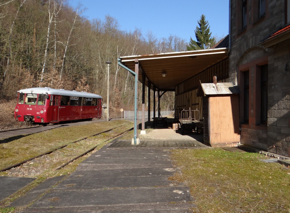772 140 war am 20.03.15 wieder im Plandienst zwischen Rottenbach und Katzhütte eingesetzt. Hier zu sehen in Schwarzburg.
