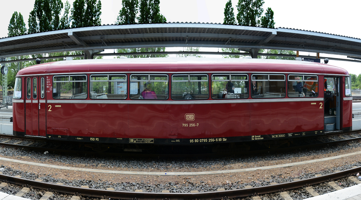 795 256-6 der VEB (zusammengesetzt aus 3 Einzelbildern) im Bf Euskirchen - 21.06.2014