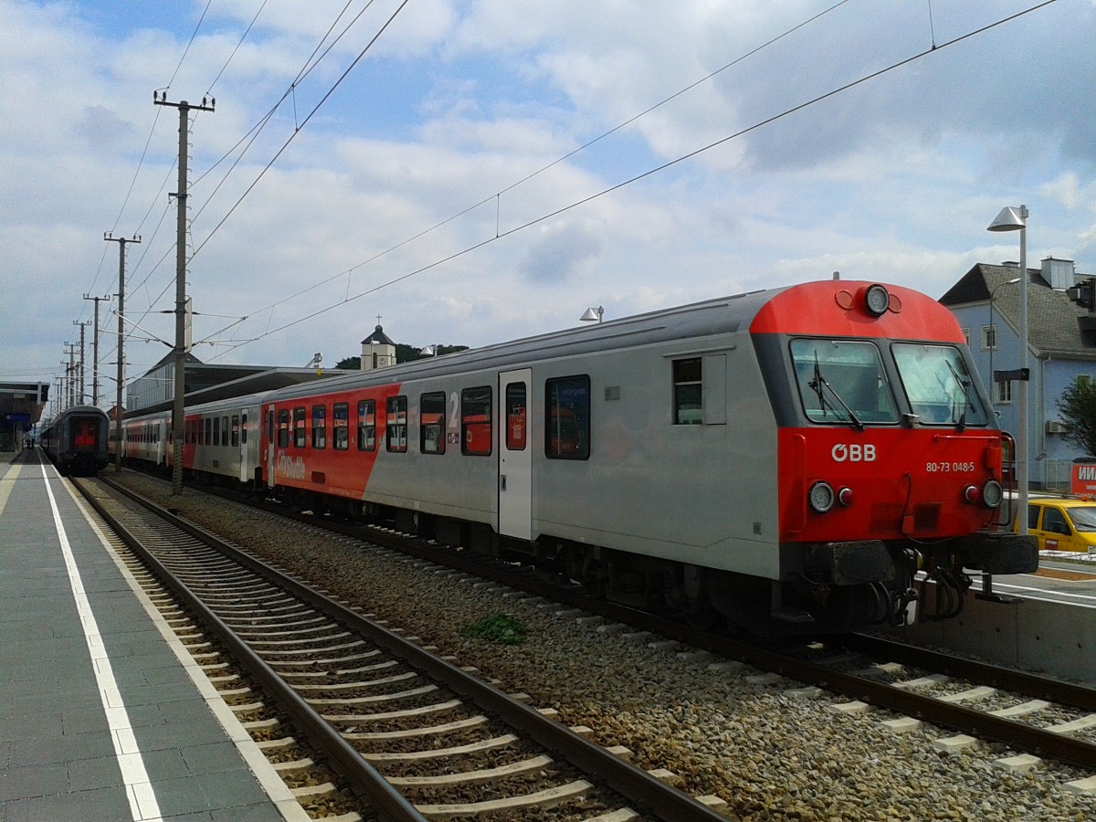 80-73 048-5 am Zugschluss des R 3015 (Vöcklabruck - Linz Hbf) am 18.8.2015 in Attnang-Puchheim.