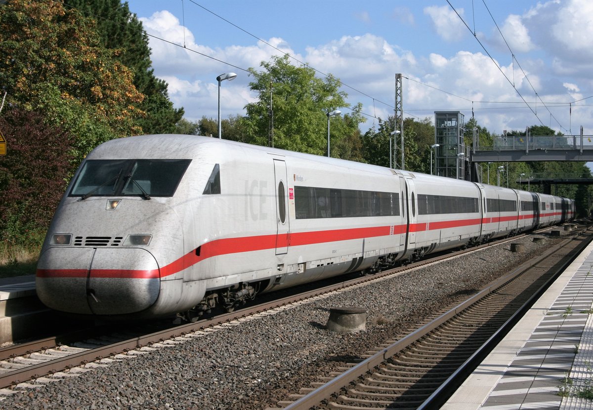 808 034 als ICE 630 (München Hbf–Bremen Hbf) am 27.09.2016 in Baden (Kr Verden)