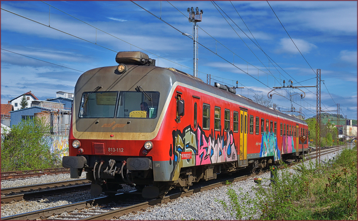 813-112 fährt durch Maribor-Tabor Richtung Ormož. /7.4.2017
