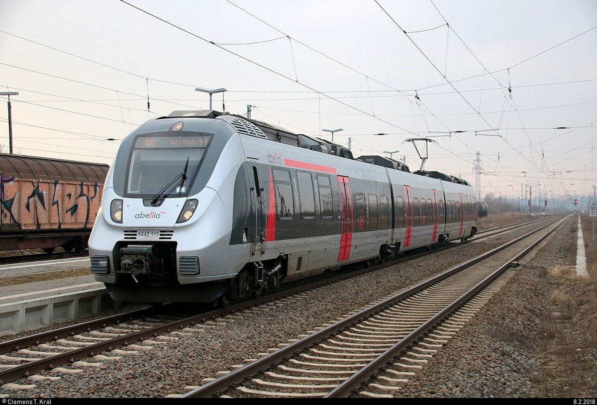 9442 113 (Bombardier Talent 2) von Abellio Rail Mitteldeutschland als RB 74781 (RB75) von Lutherstadt Eisleben nach Halle(Saale)Hbf erreicht den Bahnhof Angersdorf auf der Bahnstrecke Halle–Hann. Münden (KBS 590). [8.2.2018 | 15:17 Uhr]