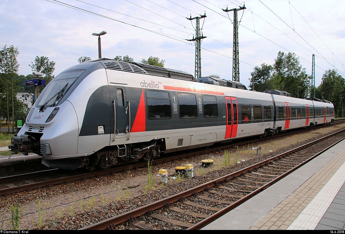 9442 114 (Bombardier Talent 2) von Abellio Rail Mitteldeutschland als RB 74678 (RB24) nach Jena-Göschwitz steht in ihrem Startbahnhof Großheringen auf Gleis 5.
[16.6.2018 | 19:05 Uhr]