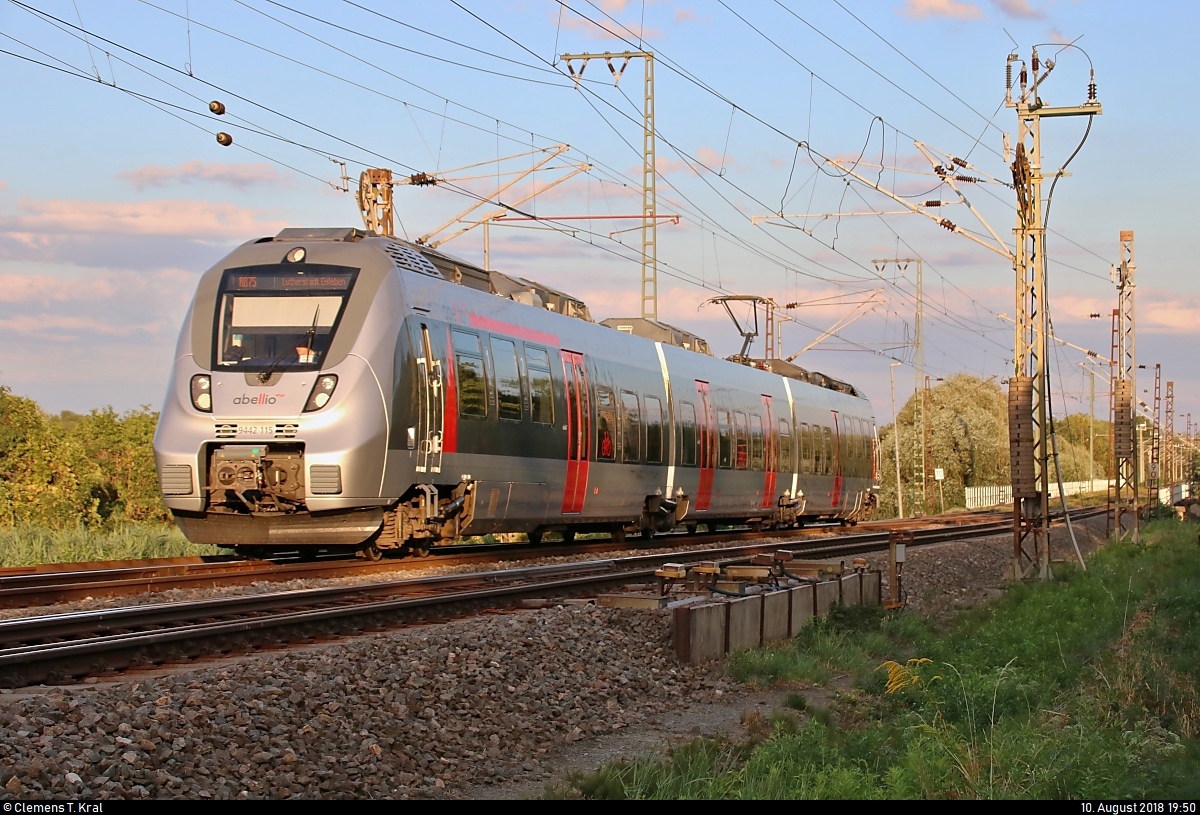 9442 115 (Bombardier Talent 2) von Abellio Rail Mitteldeutschland als RB 74790 (RB75) von Halle(Saale)Hbf nach Lutherstadt Eisleben fährt in der Saaleaue bei Angersdorf auf der Bahnstrecke Halle–Hann. Münden (KBS 590).
[10.8.2018 | 19:50 Uhr]