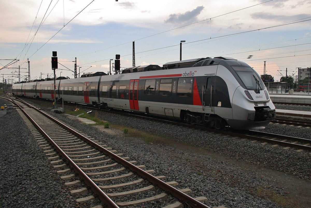 9442 304-3 verlässt am 13.5.2017 als SE15 (SE74530) von Leipzig Hauptbahnhof nach Saalfeld(Saale) den Startbahnhof.