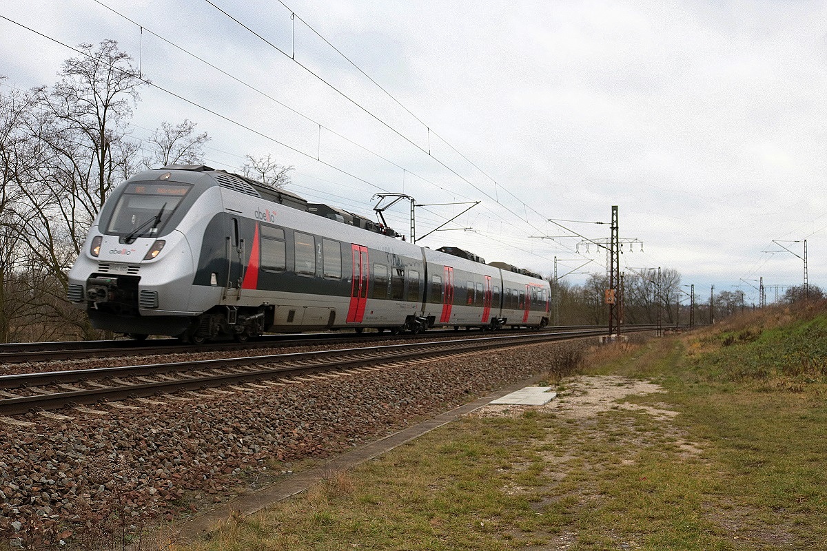 9442 605 (Bombardier Talent 2) von Abellio Rail Mitteldeutschland als RB 74775 (RB75) von Lutherstadt Eisleben nach Halle(Saale)Hbf fährt bei Böllberg-Wörmlitz auf der Bahnstrecke Halle–Hann. Münden (KBS 590). [24.12.2017 | 12:18 Uhr]