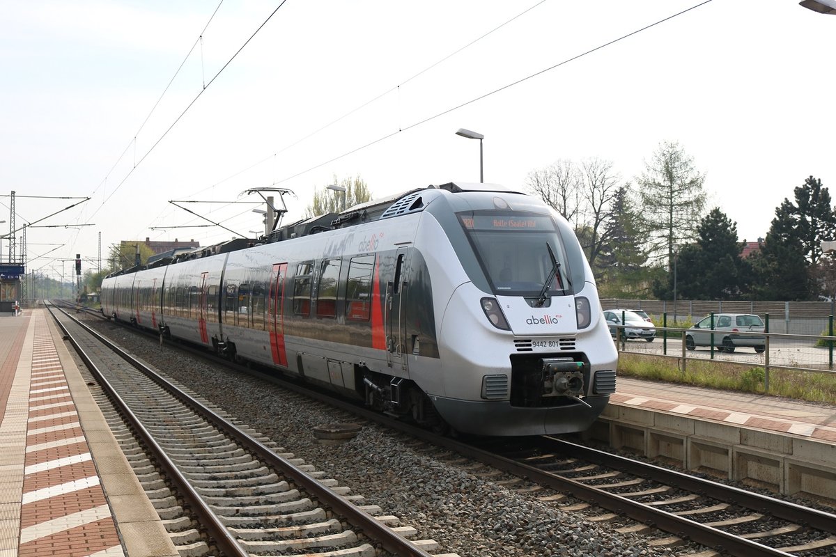 9442 801 (Bombardier Talent 2) von Abellio Rail Mitteldeutschland als RB 74615 (RB20) von Eisenach nach Halle(Saale)Hbf steht im Bahnhof Neudietendorf an der Bahnstrecke Halle–Bebra. [1.5.2017 - 9:33 Uhr]