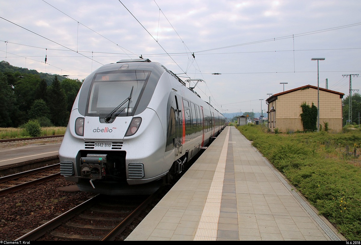 9442 810 (Bombardier Talent 2) von Abellio Rail Mitteldeutschland als RB 74611 (RB20) von Eisenach nach Naumburg(Saale)Hbf steht im Bahnhof Großheringen auf Gleis 1.
[16.6.2018 | 8:43 Uhr]