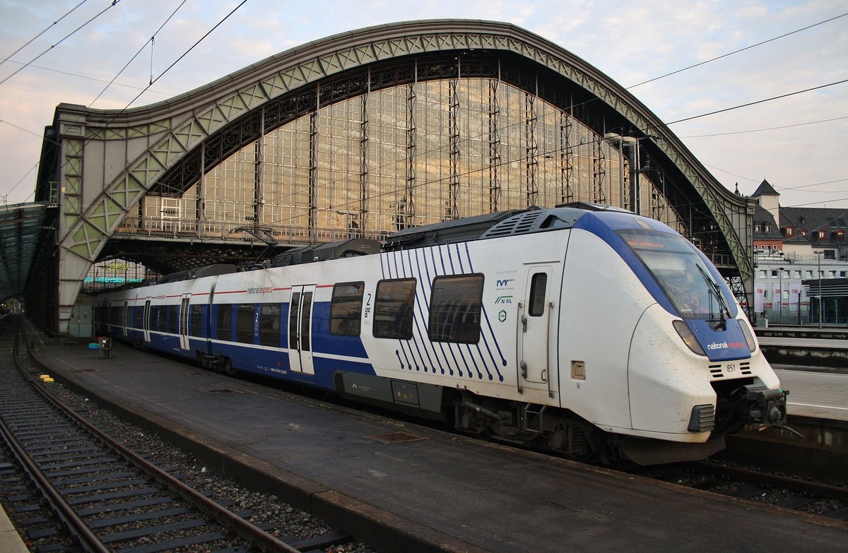 9442 851-3 kam am 1.7.2017 als RB48 (RB32487)  Rhein-Wupper-Bahn  von Wuppertal-Oberbarmen nach Köln Hauptbahnhof, soeben wird dieser in die Abstellung verlassen.