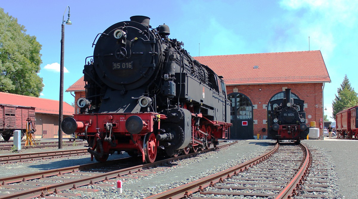 95 016 und die 89 6024 stehen auf dem Kohlenhof des DDM in Neuenmarkt-Wirsberg. 07.06.2014