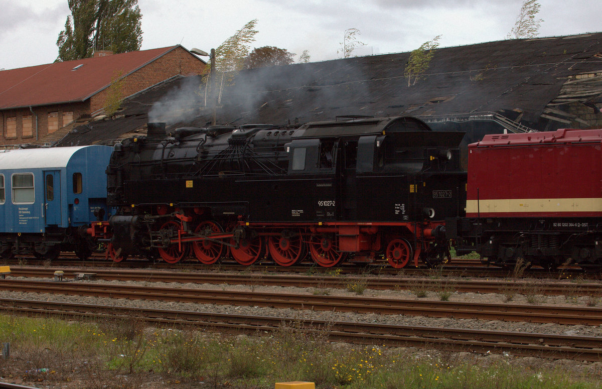 95 1027-2 unter Dampf in Aschersleben. 06.10.13:32  Uhr.