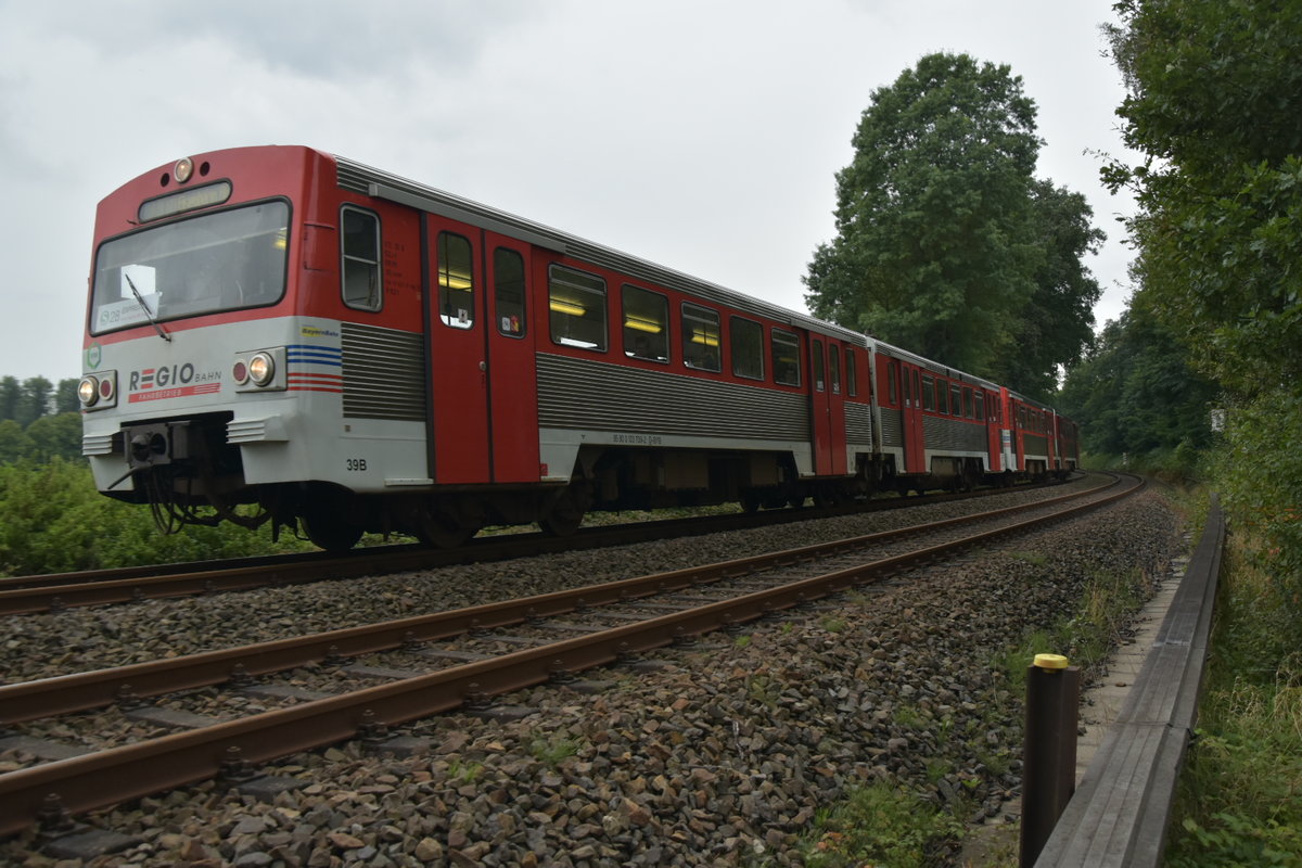 9580 0133 739-2 D-BYB ist hier zwischen Düsseldorf Gerresheim und Erkrath Nord als S28 Verstärkerzug am heutigen Freitag den 18.8.2017 vor mein Objektiv gefahren.