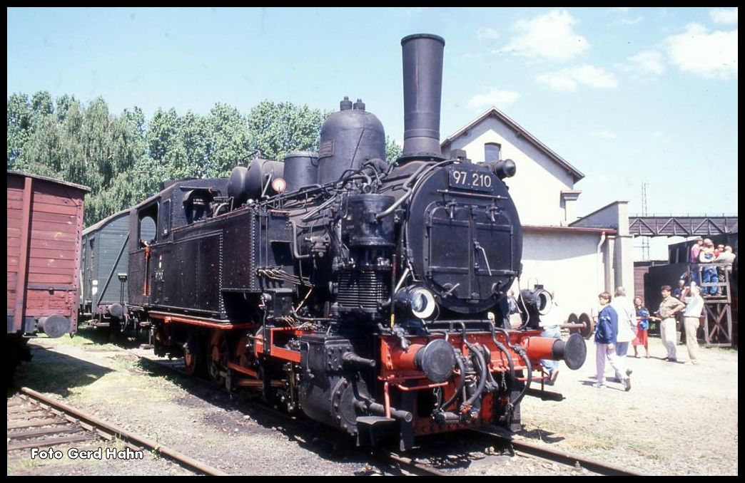97210 versah einst am Erzberg in Österreich schweren Dienst. Am 26.5.1990 stand sie wieder unter Dampf und war im Museum Darmstadt Kranichstein zu bewundern.